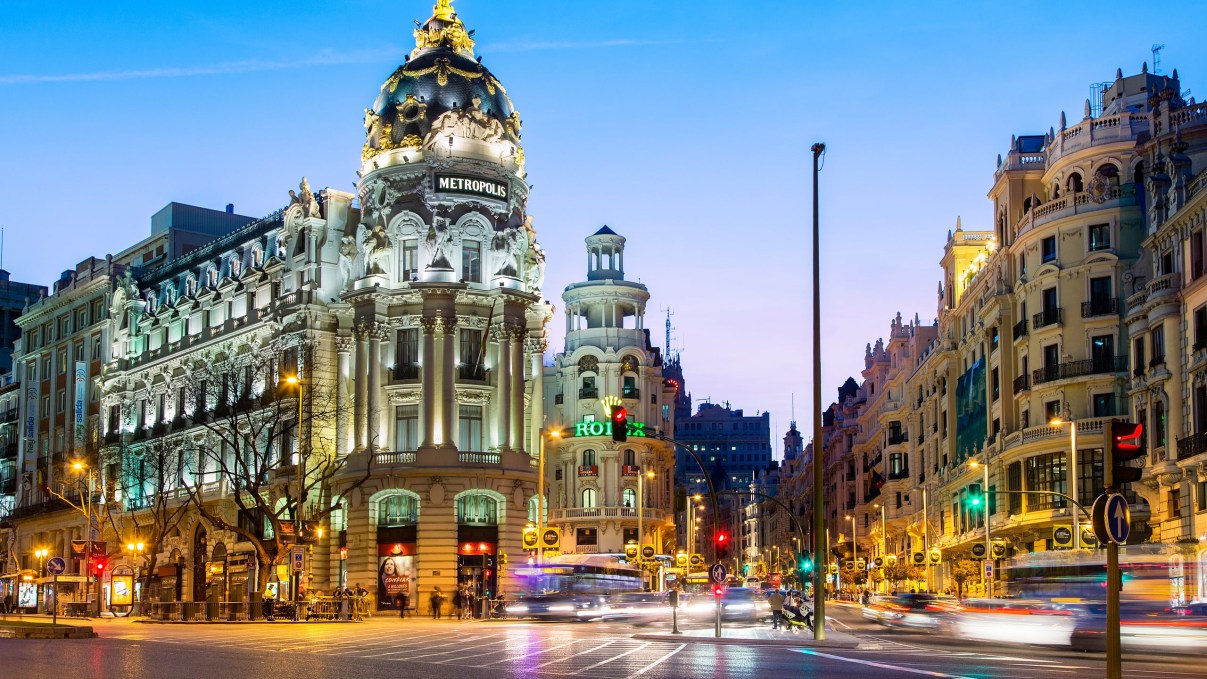 image of Metropolis Building in Madrid, Spain