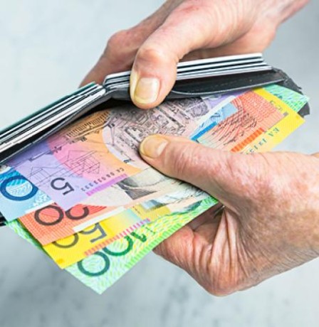 WALLET WITH FOREIGN MONEY